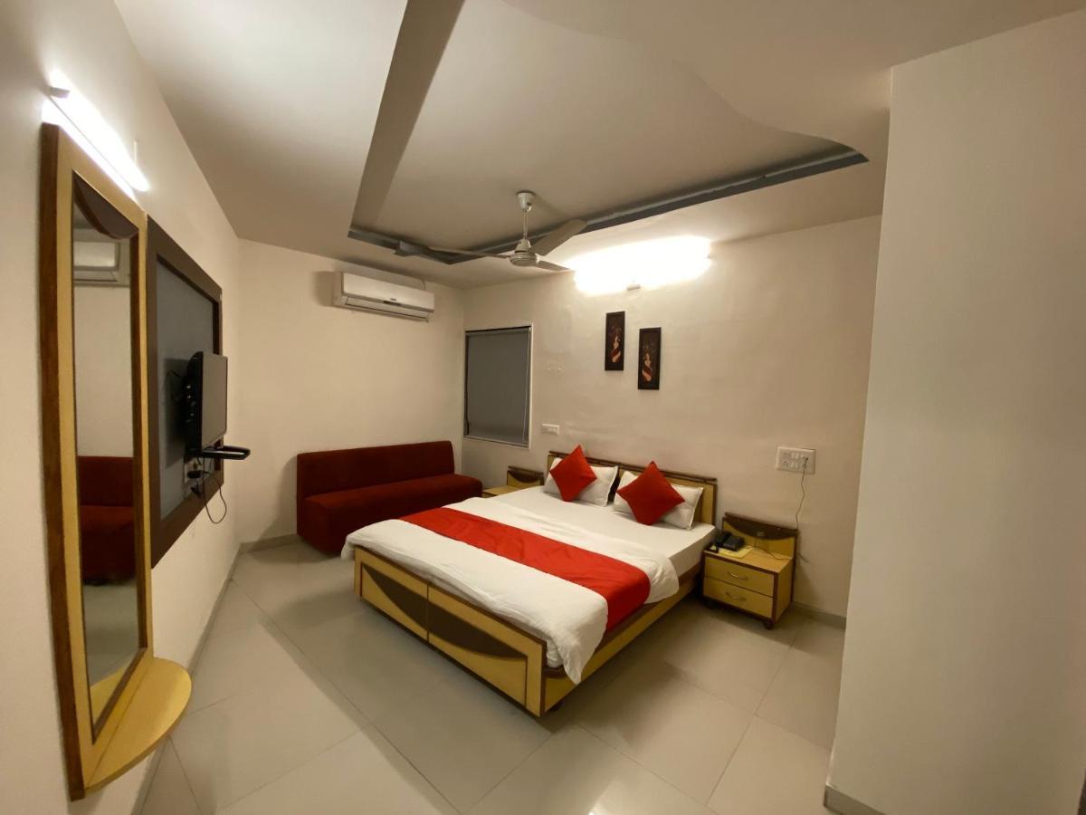 Hotel Riverfront Ahmedabad Exterior foto