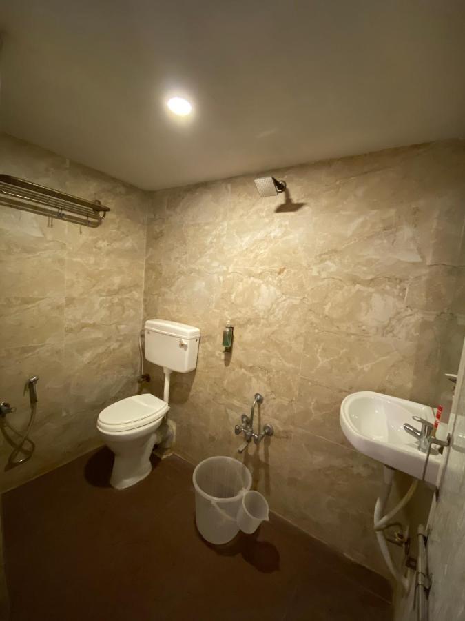 Hotel Riverfront Ahmedabad Exterior foto