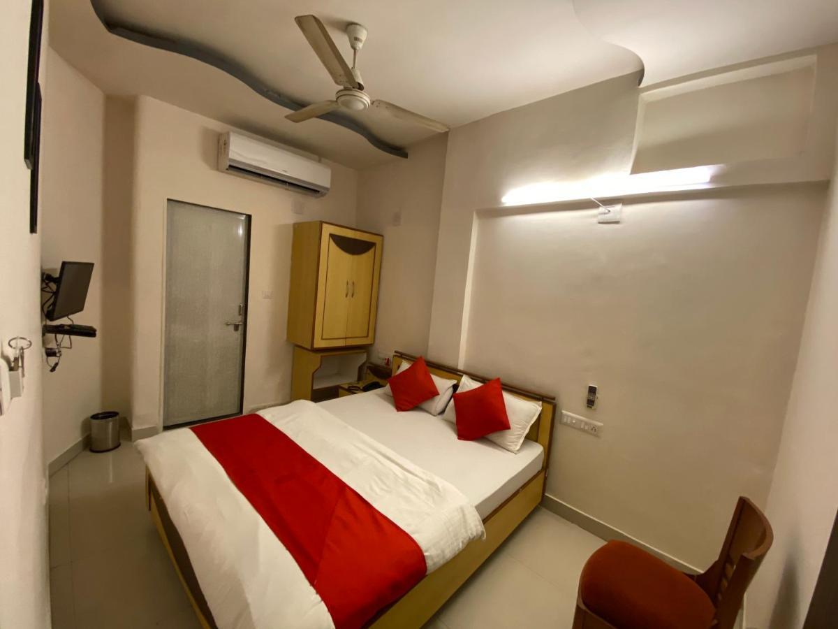 Hotel Riverfront Ahmedabad Exterior foto