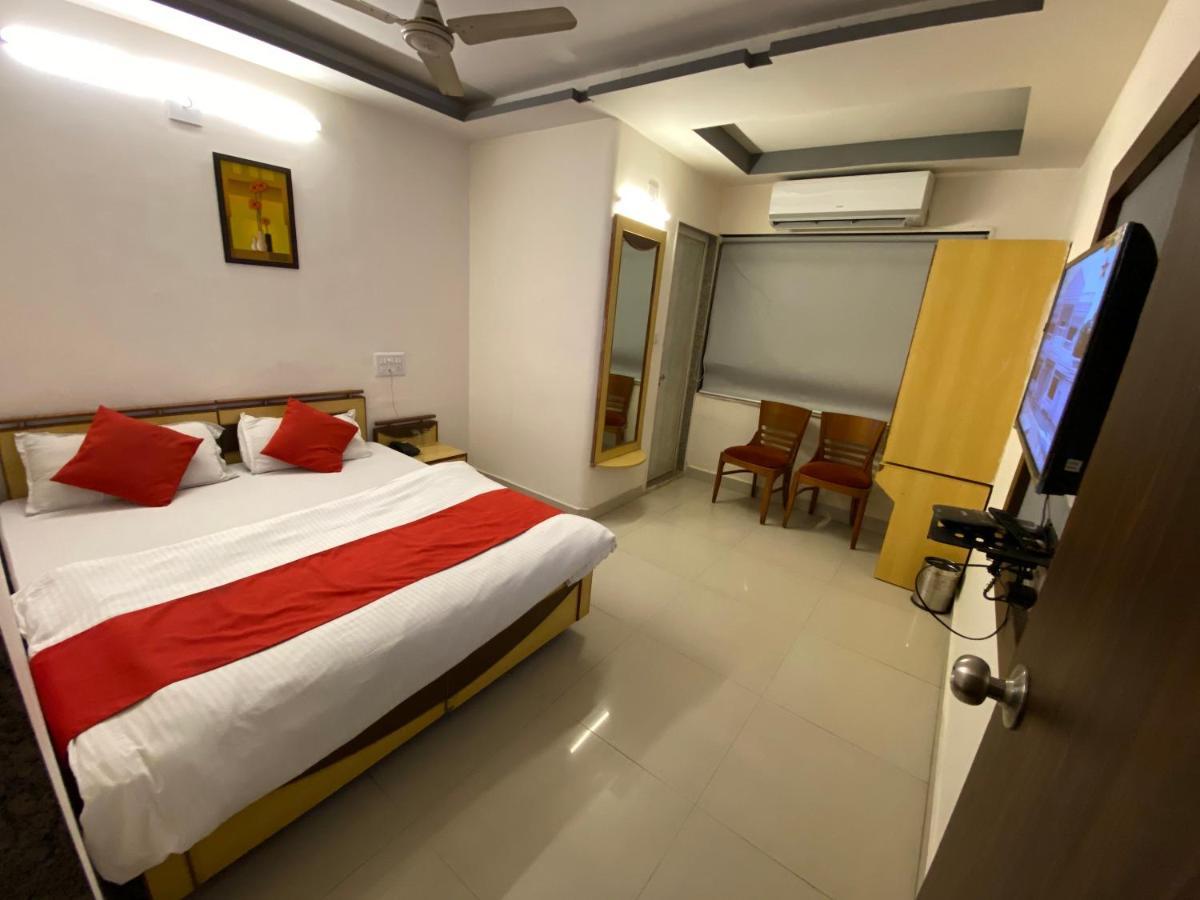 Hotel Riverfront Ahmedabad Exterior foto